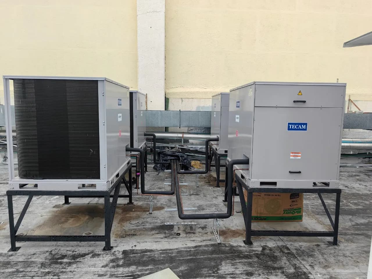 Instalación de sistema HVAC en tienda Arturo Calle - SI&S