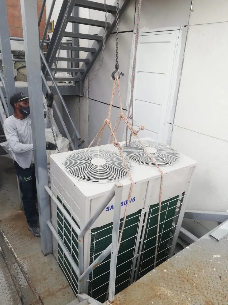 Sistema de climatización en Clínica Santa Bárbara - SI&S